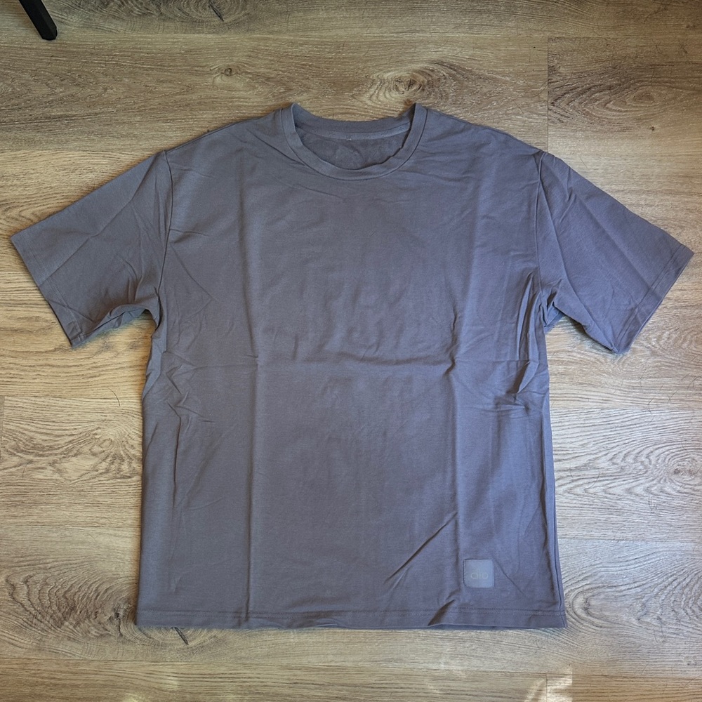 ALO Yoga Men's Slate Gray Short Sleeve Tee